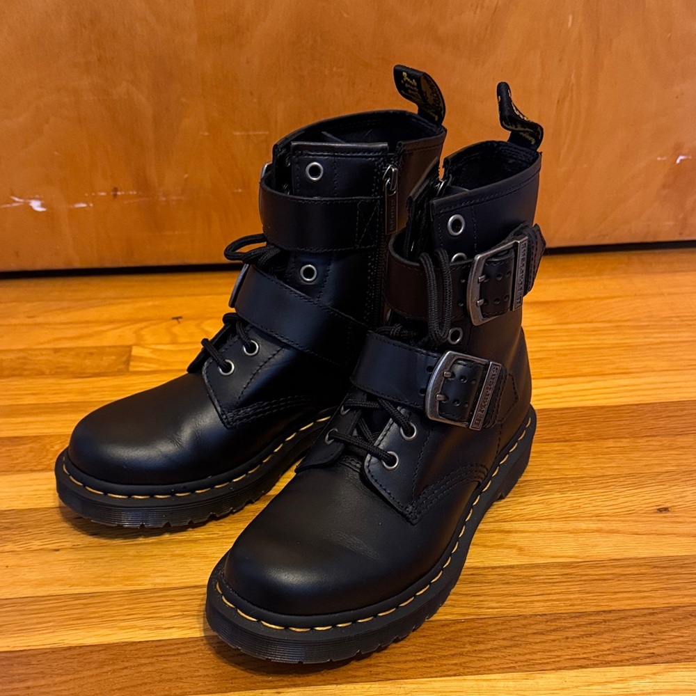 Doc marten LIKE NEW Black Leather Combat Boots with Buckles